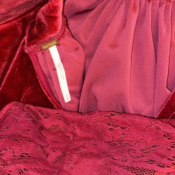 Free Peoplee Rasberry Velvet Crochet Eyelash Lace Mesh Balloon Sleeve Blouse - Picture 7 of 10